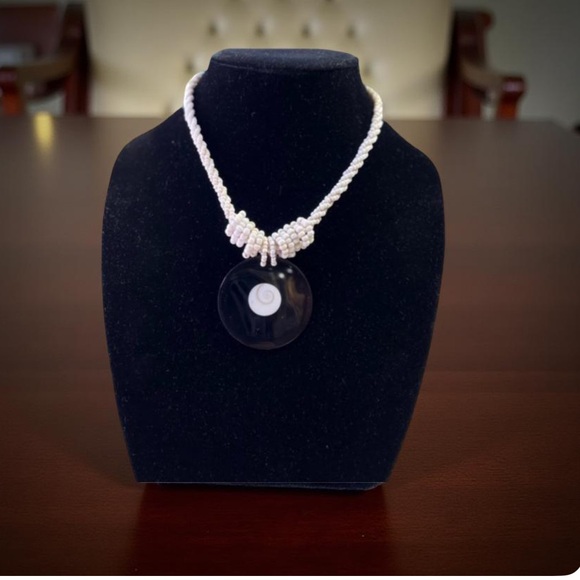 Mother of pearl necklace and seed beads NWOT - Picture 3 of 16